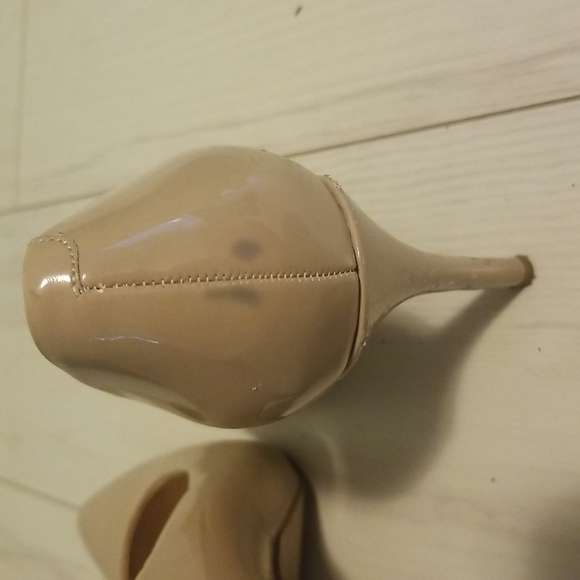 Nine west nude shows - Picture 4 of 9